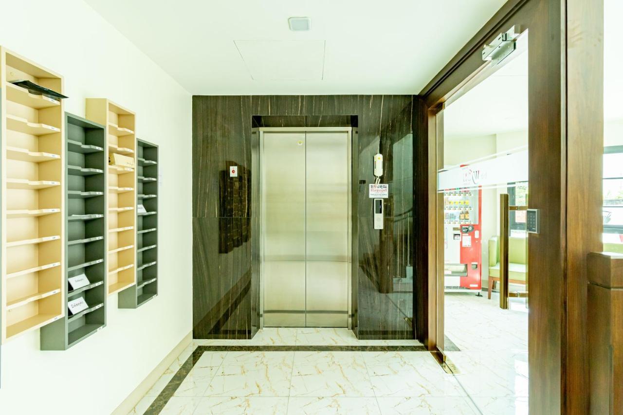 Be Wish Residence Bangkok Esterno foto
