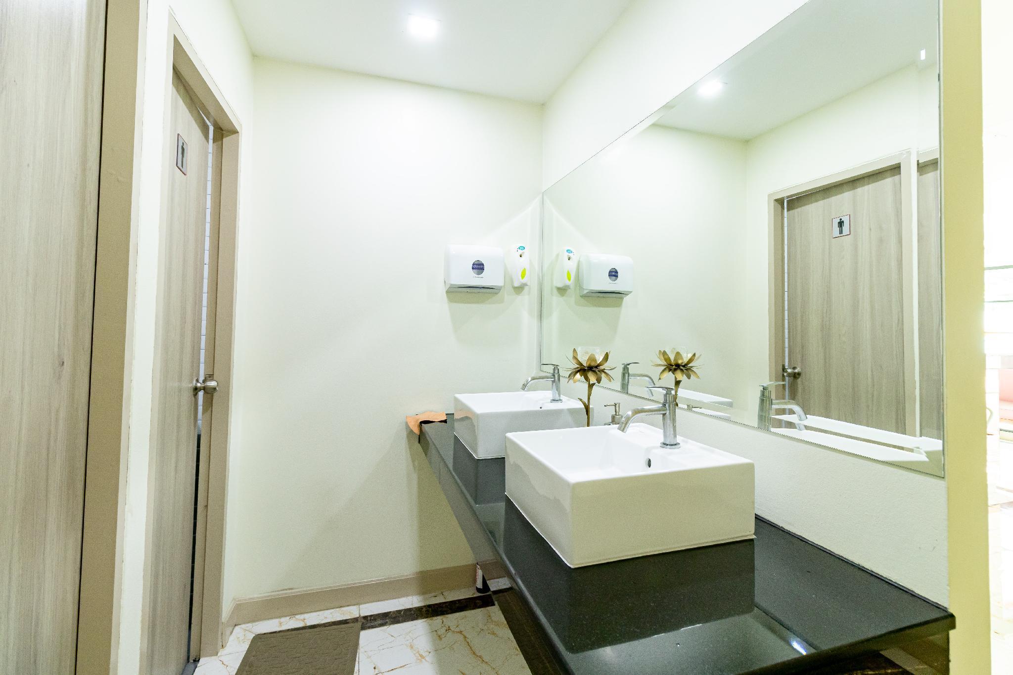 Be Wish Residence Bangkok Esterno foto